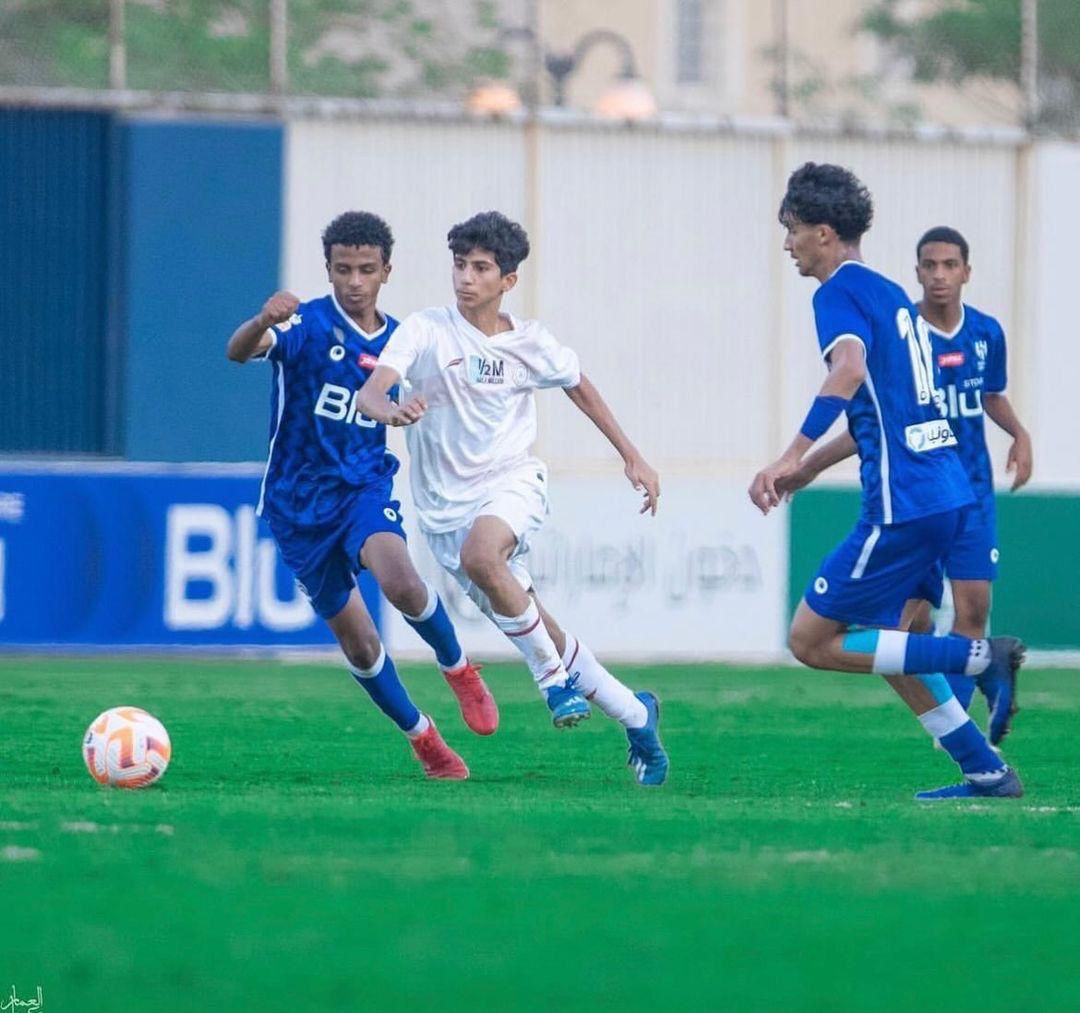 اللاعب عبدالعزيز الصلفيح: طموحي ليس فقط الاحتراف خارجيّاً وإنما المواصلة والتطور