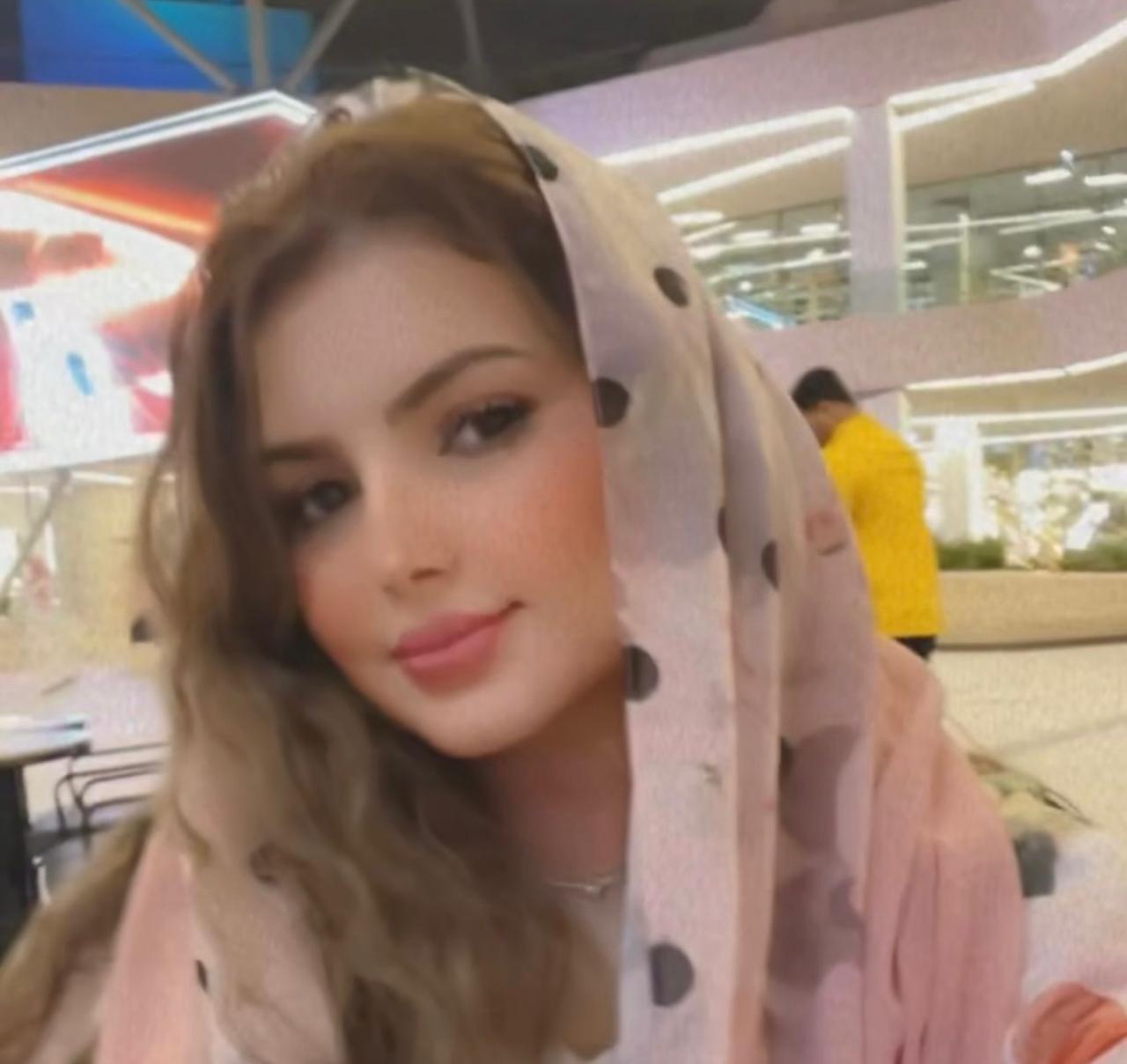 سحاب عبدالله… فتاة سعودية من الطراز الذهبي تسعى لصناعة تأثير إعلامي هادف